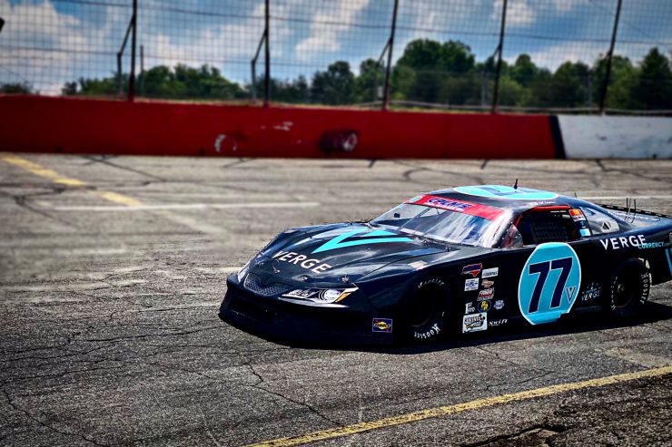 Motorsport / Der Traum lebt weiter: Gil Linster greift nach langer Corona-Pause wieder in der Nascar an