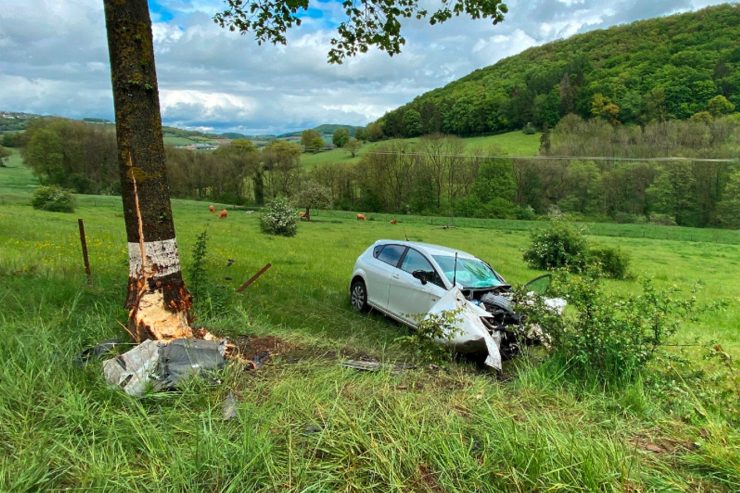 Polizei / Schwerverletzte bei Autounfall auf der N14 zwischen Stegen und Diekirch