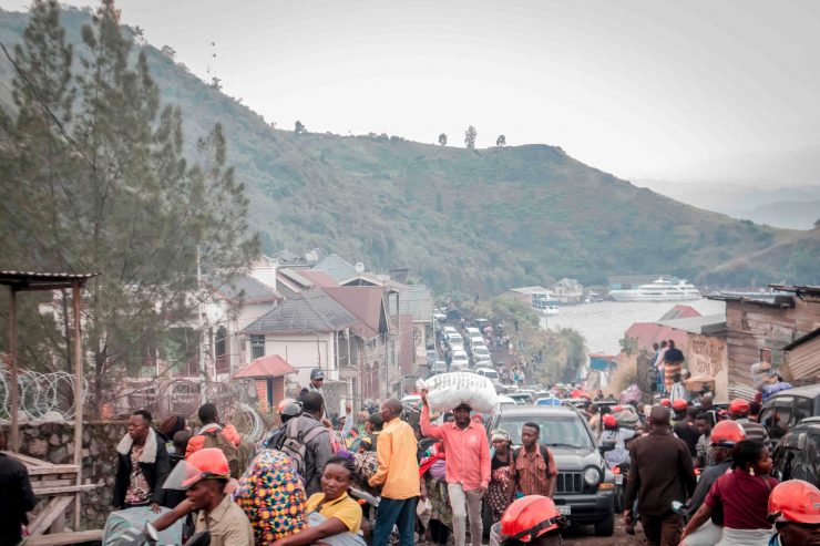 DR Kongo / Zehntausende Menschen fliehen aus Angst vor weiterem Vulkanausbruch aus Goma