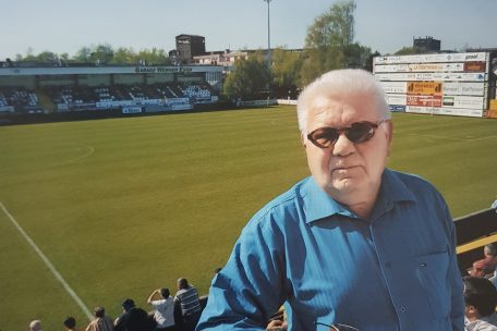 Val Olinger an seinem Stammplatz auf der Escher &bdquo;Grenz&ldquo; im Jahr 2007