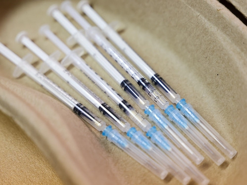 Pandemie / EU-Behörde gibt grünes Licht für ersten Corona-Impfstoff für Kinder