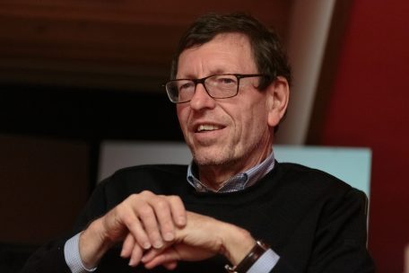 LIH-Virologe Dr. Claude P. Muller findet die Aufhebung der Maskenpflicht in Schulh&ouml;fen angemessen und zumutbar