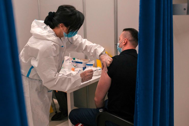 Corona / Auf dem Balkan sind Impfmuffel selbst mit Prämien kaum zum Nadelgang zu bewegen