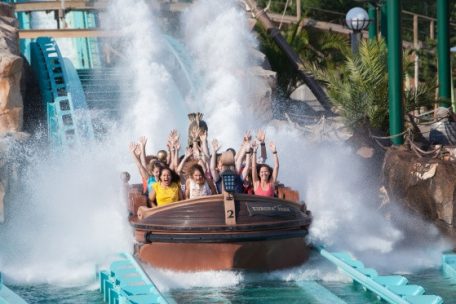 Spaß mit dem kühlen Nass bietet die Wasserattraktion Atlantica Super Splash im Europa-Park 