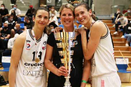 T71 Düdelingen / Oldies, but Goldies: Michèle Orban, Nadia Mossong und Julie Kremer feiern ihren ersten Meistertitel