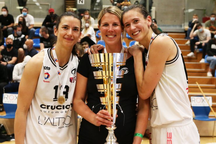 T71 Düdelingen / Oldies, but Goldies: Michèle Orban, Nadia Mossong und Julie Kremer feiern ihren ersten Meistertitel