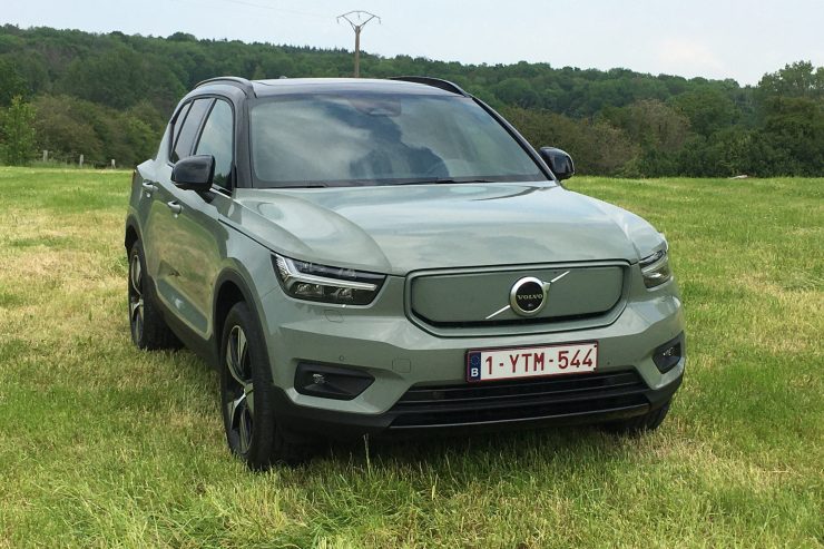 Volvo XC40 Recharge Twin Pro Pure Electric / Stromaufwärts mit Kraft und Können