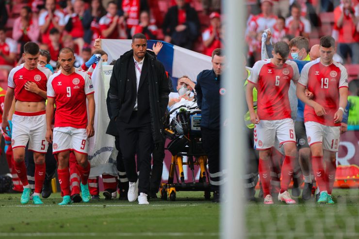 Eriksen nach Kollaps „stabil“ / „Den wichtigsten Kampf gewonnen“