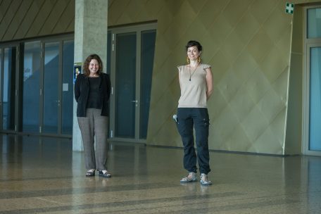 Die Lehrerinnen Laure Piazza und Linda Ortolani sind Mitglieder des Fairtrade-Komitees und haben das Filmfestival mitorganisiert