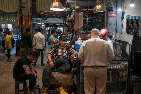Gew&ouml;hnliches Treiben auf dem Gro&szlig;en Basar in Teheran: Beobachter rechnen mit einer niedrigen Wahlbeteiligung