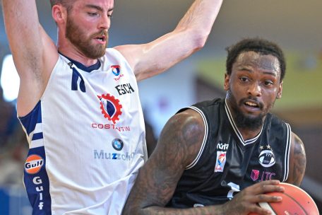 Jimond Ray Ivey und D&uuml;delingen lie&szlig;en gegen Esch und Clancy Rugg keine Zweifel aufkommen