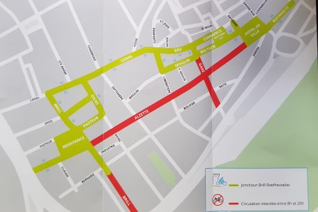 Gestern in den Briefk&auml;sten: Der Flyer der Stadt Esch mit den Ausweichrouten zur Alzettestra&szlig;e