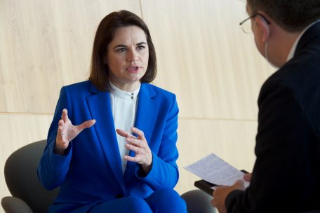 Interview / Belarussische Oppositionspolitikerin Swetlana Tichanowskaja begrüßt EU-Sanktionen gegen Lukaschenko-Regime