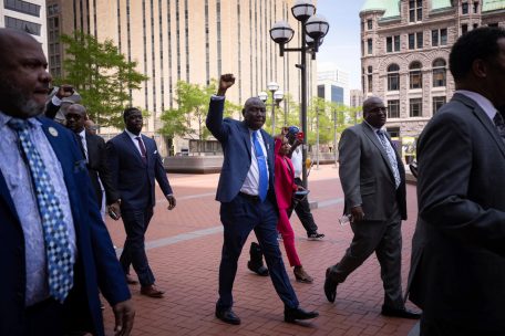 Polizeigewalt in den USA / 22 Jahre und sechs Monate Haft für Ex-Polizist Derek Chauvin in Floyd-Prozess