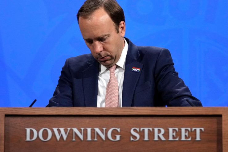 London / Gesundheitsminister Hancock stürzt über Foto, das ihn im Lockdown mit seiner Affäre zeigt