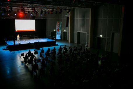 Durch den Abend f&uuml;hrte Lynn Bintener, die Verantwortliche des Projekts Esch2022 der Stadt Differdingen