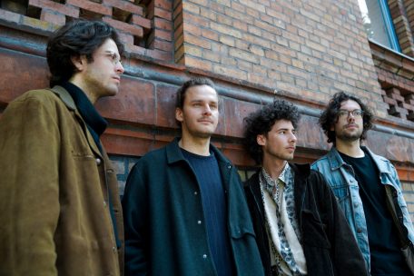 W&auml;hrend ihres Konzerts am 18. Juli stellen TUYS (u.a.) ihre rezente EP &bdquo;A Curtain Call for Dreamers&ldquo; vor