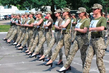 In der ukrainischen Armee gibt es mehr als 31.000 Frauen