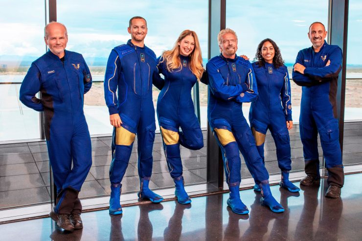 Reiche im Weltall / Bezos und Branson liefern sich groteskes persönliches Rennen – auch um den Weltraum-Massentourismus