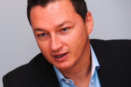 Der Virologe Thomas Dentzer hat in den USA promoviert und jahrelange an Viren wie dem Coronavirus geforscht. Seit drei Jahren arbeitet er bei der „Direction de la Santé“ des Luxemburger Gesundheitsministeriums. Dort kümmert er sich vor allem um die Koordination zwischen Behörden und Forschung – und seit vergangenem Jahr um das Large Scale Testing.