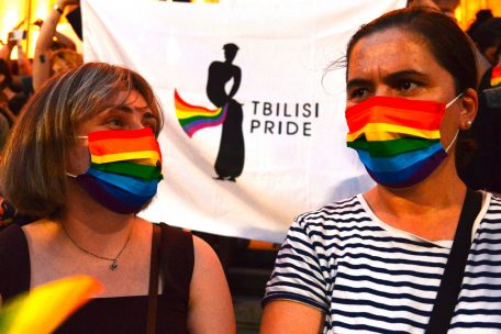 Homophobie / Kameramann in Georgien nach Verletzung durch rechte Demonstranten gestorben