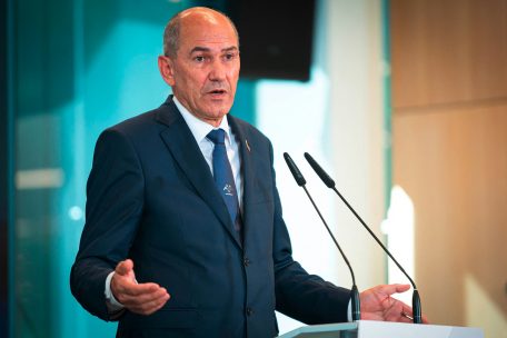 Slowenien / Schlag ins Wasser für Jansa: Debakel für Regierung bei Referendum über neues Wassergesetz