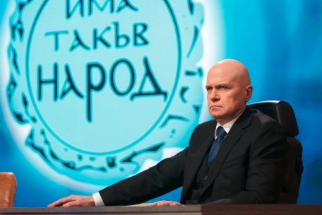 Bulgarien / Rätselhafter Wahlsieger Trifonow kündigt Regierungsbildung ohne Partner und Mehrheit an