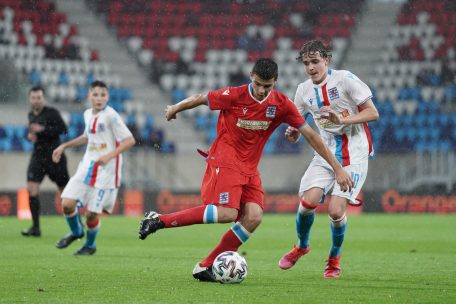 Die 13- bis 16-j&auml;hrigen Nachwuchskicker aus der FLF-Schule durften ihr K&ouml;nnen dem Publikum vorf&uuml;hren