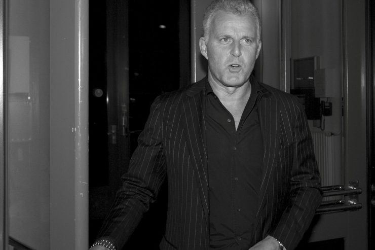 Peter R. de Vries / Niederländischer Reporter nach Mordanschlag gestorben