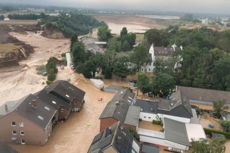 Laut Bezirksregierung K&ouml;ln sind einige H&auml;user eingest&uuml;rzt, mehrere Menschen w&uuml;rden vermisst&nbsp;