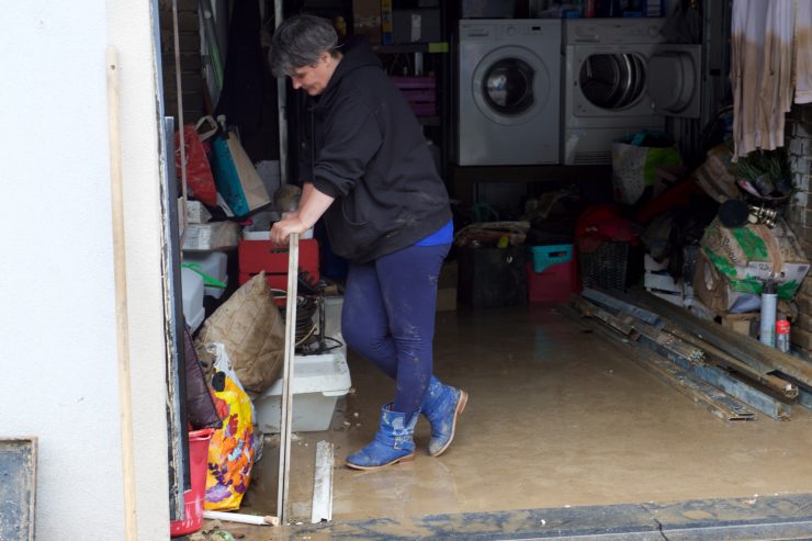 Hochwasser / Vollgelaufene Keller nach Starkregen: Was können Betroffene tun?