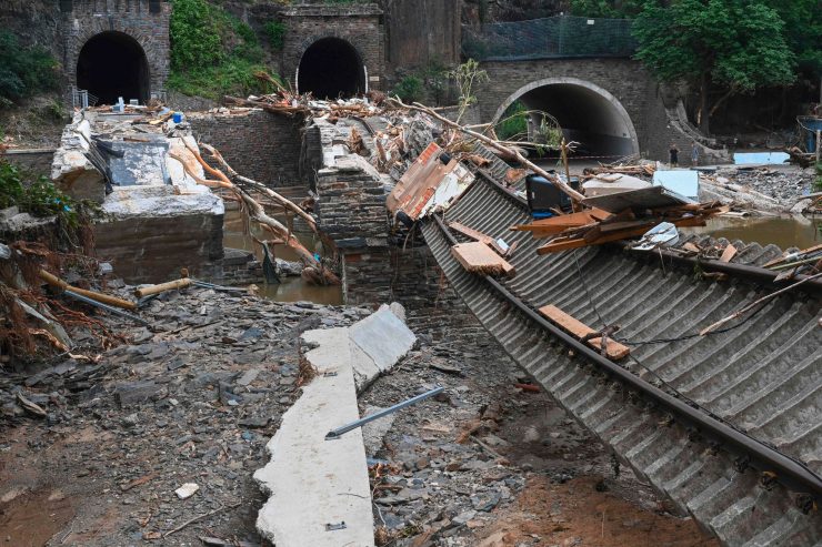 Deutschland / Mindestens 400 Millionen Euro für Flut-Soforthilfe