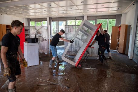 Nach Hochwasser / Geschädigte Firmen können Kurzarbeit bis zum 31. Juli beantragen