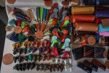 Vergessenes Handwerk  / Schöne Lederstücke: Bei Martine Guy aus Herborn ist alles Handarbeit 