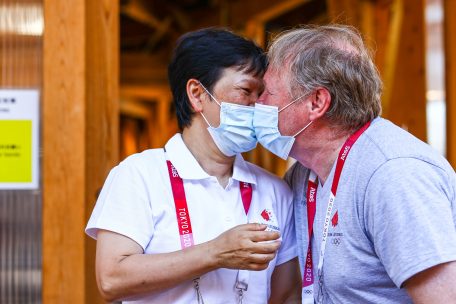 Ni Xia Lian mit ihrem Ehemann und Trainer Tommy Danielsson. Der sportliche Erfolg führt nur über die Familie.