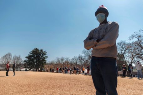 Standpunkt / Covid als Multiplikator: Pandemie drängt 150 Millionen Menschen zurück in die Armut