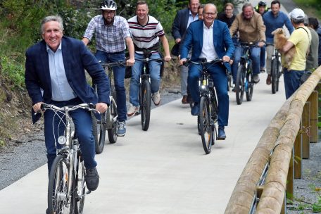 Im Verfolgerfeld: Bausch geht nach, w&auml;hrend Turmes das Gruppetto anf&uuml;hrt