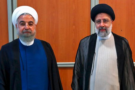 Iran / Ultrakonservativer Raisi ins Präsidentenamt eingeführt
