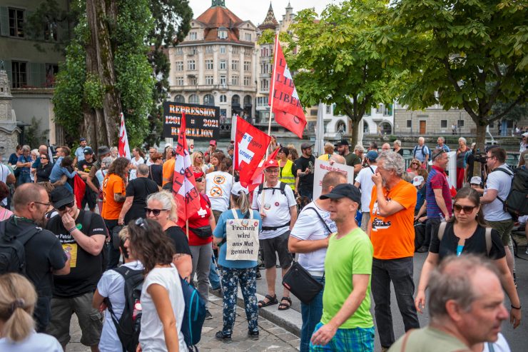 Vergleich / Warum die Schweiz und Norwegen als Corona-Musterländer gelten