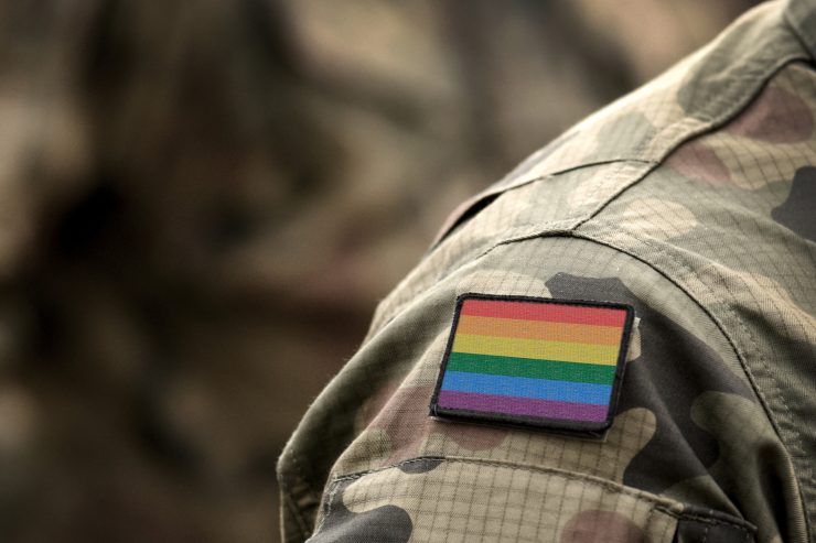 Bekenntnis zur Regenbogenfahne / Zu bunt für manche Schweden