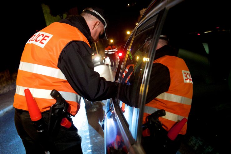 Anordnung des Staatsanwalts / Polizei führt 498 Alkoholkontrollen in Nacht von Freitag auf Samstag durch