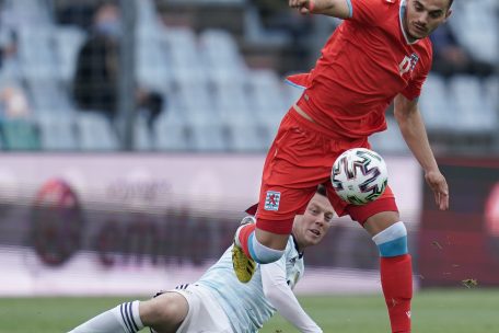 Danel Sinani durfte erstmals offiziell &uuml;ber englischen Rasen laufen