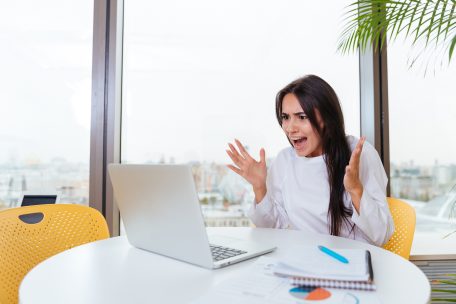 Im Netzjargon wird der Begriff &bdquo;getriggert&ldquo; gerne benutzt, um Personen zu beschreiben, die sich von Beitr&auml;gen in den sozialen Netzwerken pers&ouml;nlich angegriffen f&uuml;hlen