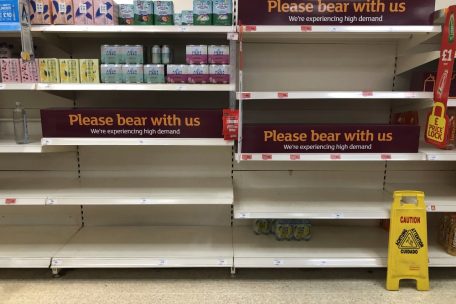 Briten in der Milkshake-Krise / Weil die billigen EU-Arbeitskräfte fehlen, bleiben viele Regale leer