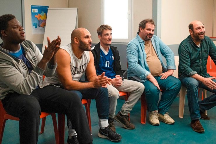 Film / „Un triomphe“, un film sur un acteur en galère qui accepte d’animer un atelier théâtre en prison, est la belle surprise de la rentrée