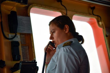Kopf des Tages / Sur un brise-glace nucléaire russe, un équipage masculin aux ordres d’une femme