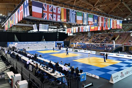 Nur Athleten und Delegationsmitglieder d&uuml;rfen die Wettk&auml;mpfe vor Ort auf den Trib&uuml;nen verfolgen