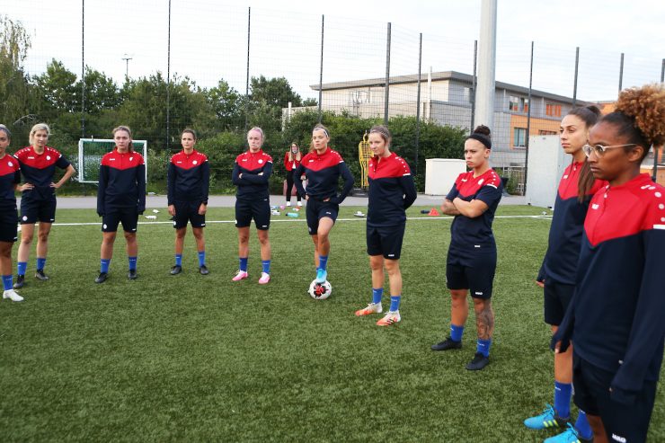 Fußballdamen in der WM-Qualifikation / „Eine Perspektive bieten“