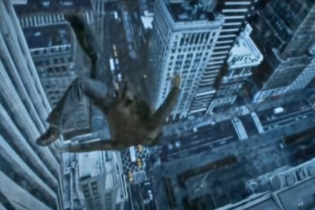 You got pranked, bro: Das Video zu &bdquo;All About Lovin You&ldquo; von Bon Jovi erinnert stark an die Menschen, die in New York lieber in den Tod sprangen, als im brennenden Hochhaus zu sterben.