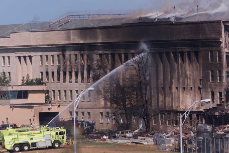 Ein Flugzeug ist ins Pentagon in Washington, DC, gekracht. Die L&ouml;scharbeiten dauern Stunden.&nbsp;&nbsp;